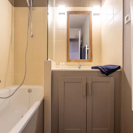 Slope Front Ski-in Out Escape Spacious Apartment- In The Center Of