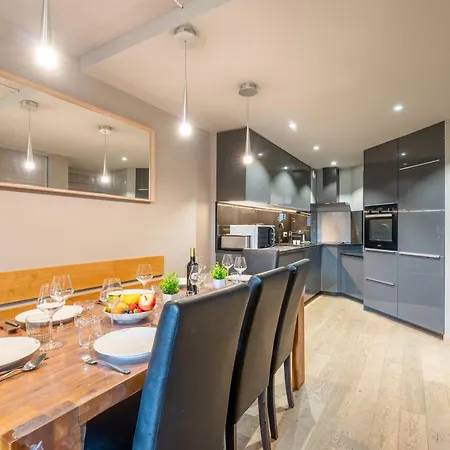 Slope Front Ski-in Out Escape Spacious Apartment- In The Center Of *